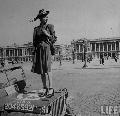 20485921-S Willys MB, Paris, France. 1944