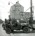 20670366-S MB, Soldiers of the 69th Infantry Division posing in Leipzig, Germany 1945.